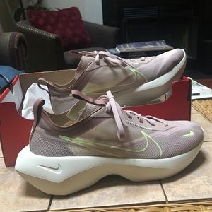 Nike Vista Lite Fossil Stone/Barely Volt